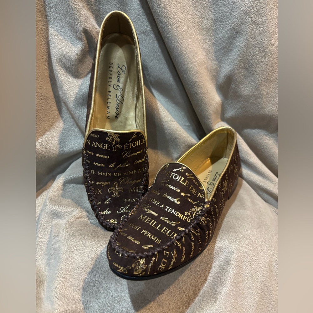 Beverly Feldman Love & Desire brown gold print loafer moccasin sz 8
